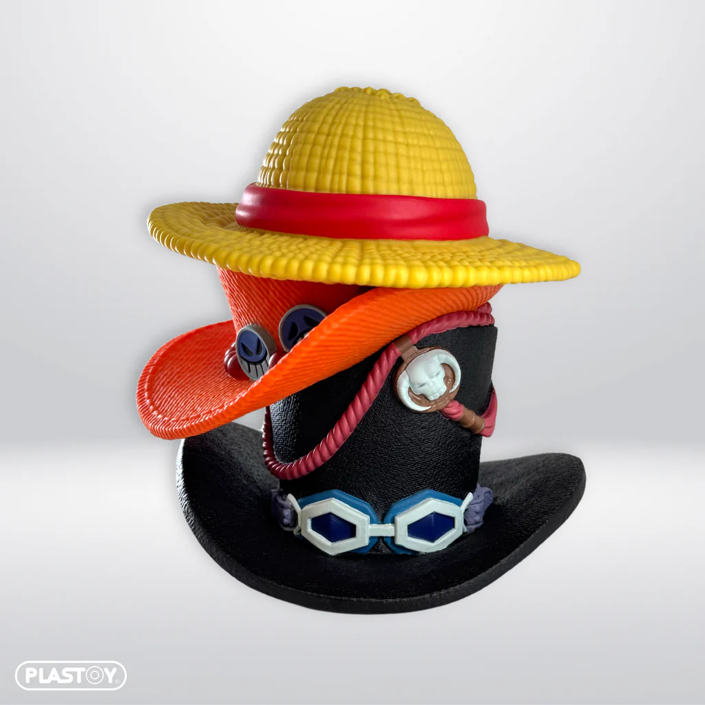 ONE PIECE - TIRELIRE PILE DE CHAPEAUX (LUFFY - ACE - SABO)